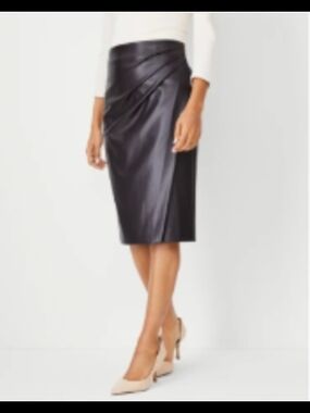 Ann Taylor Faux Leather Side Tucked Pencil Skirt - Deep Purple Onyx - Sz 6